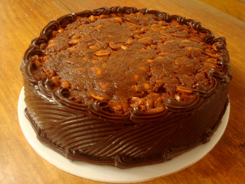 Ponqué, pudín o torta Snickers Cake de Doña Linda Barranquilla Colombia